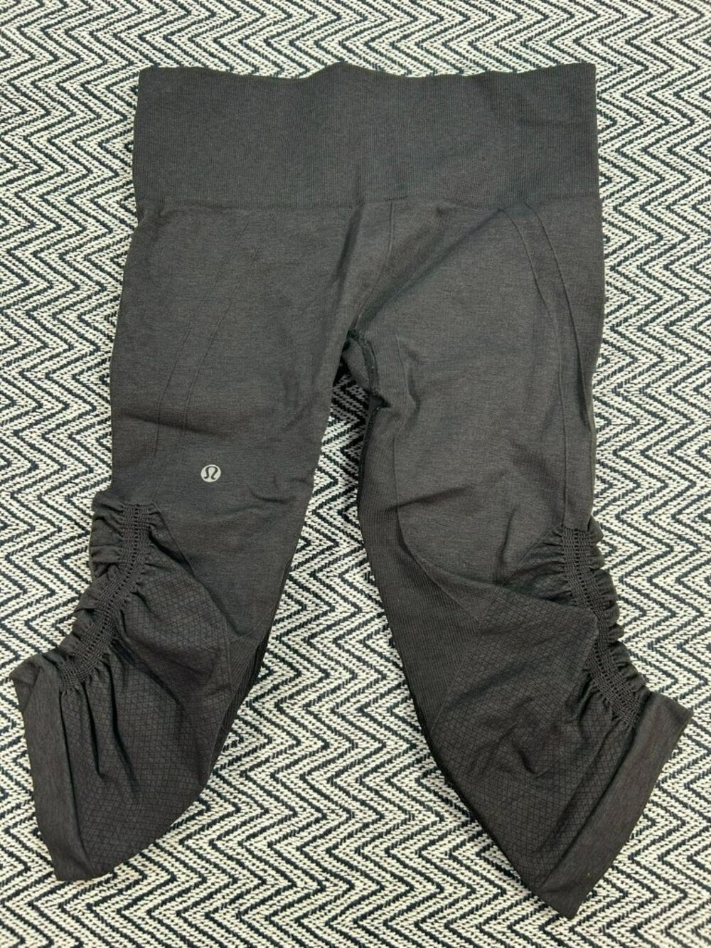 Lululemon Blue Ebb And Flow Black Cropped Leggings With Ruched Sides Size S